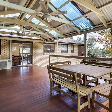 Spacious And Restful Holiday Home With Backyard Weetangerra 외부 사진