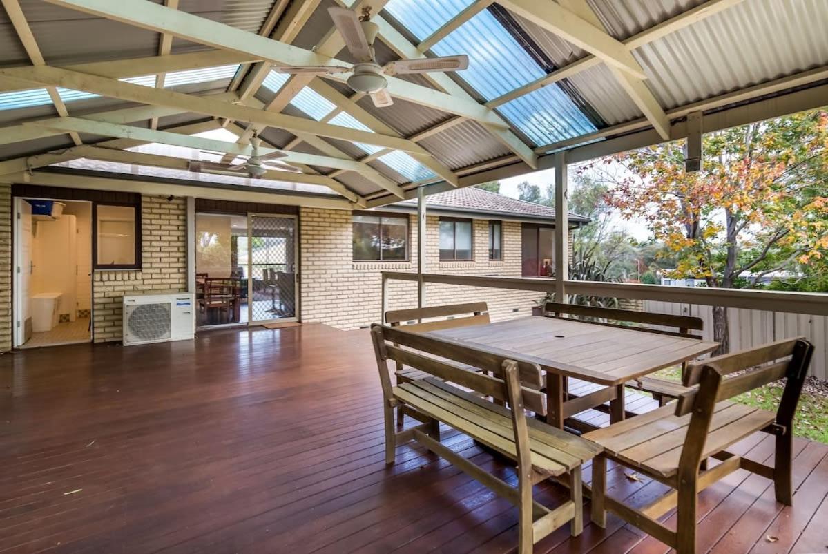 Spacious And Restful Holiday Home With Backyard Weetangerra 외부 사진